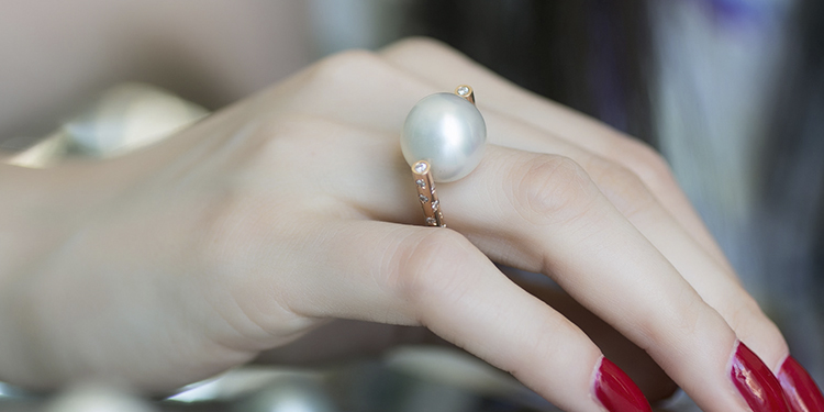 how to wear pearl rings